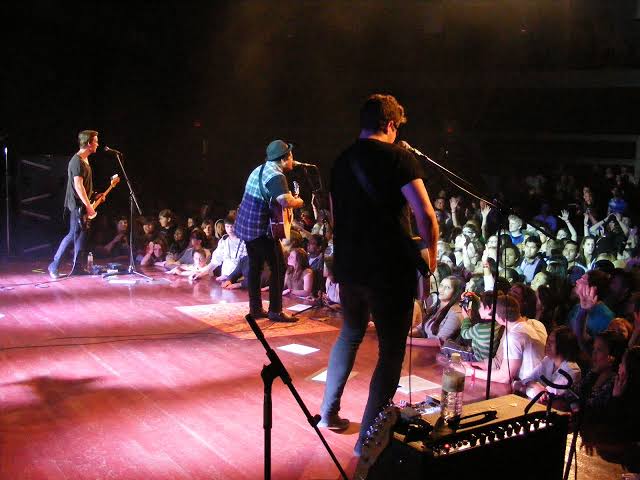Parachute performing on tour